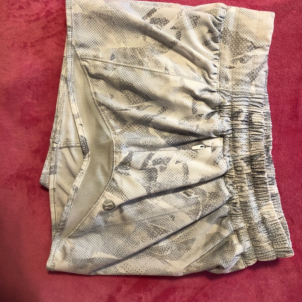 lululemon 2.5” shorts